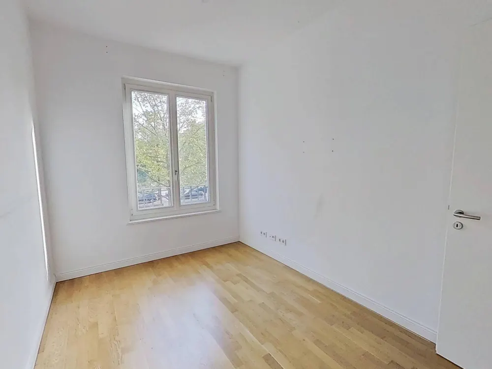 Elegantes Wohnen in Düsseldorf: Großzügige 3-Zimmer-Wohnung mit Balkon, Concierge-Service uvm.