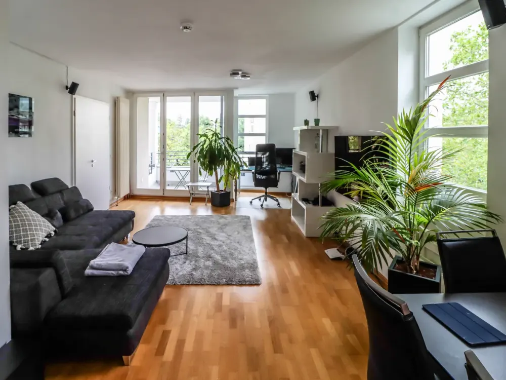 Voll möblierte 2-Zimmer-Wohnung in Tiergarten, Botschaftsviertel inkl. TG-Stellplatz