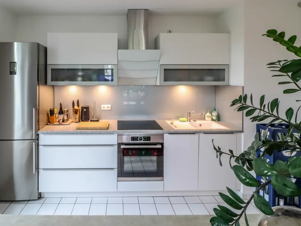Voll möblierte 2-Zimmer-Wohnung in Tiergarten, Botschaftsviertel inkl. TG-Stellplatz
