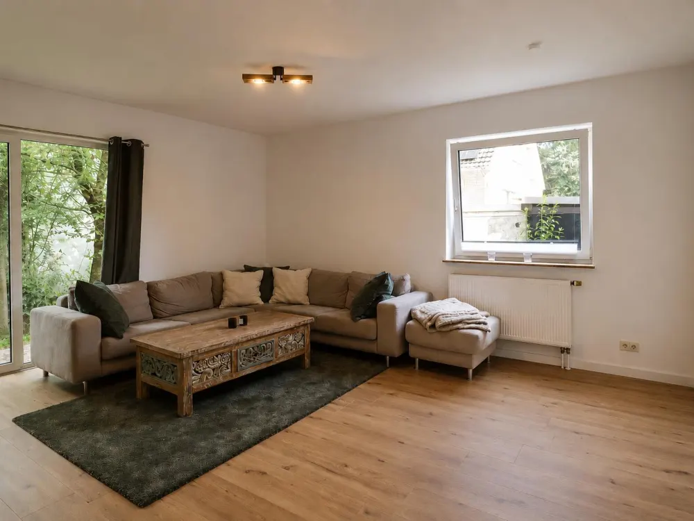 Charming Ground Floor Apartment with Terrace and Additional Garden Share