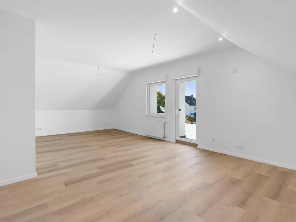 Kernsanierte 5-Zimmer Dachgeschoss Wohnung in Schlangen mit großer Dachterrasse