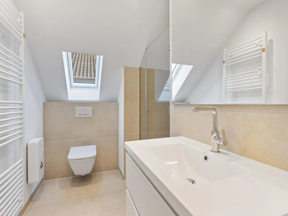 Kernsanierte 5-Zimmer Dachgeschoss Wohnung in Schlangen mit großer Dachterrasse