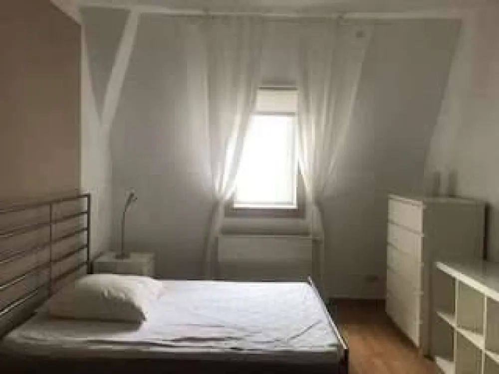 WESTEND: Schönes WG Zimmer Laufnähe Park und alte Oper! !