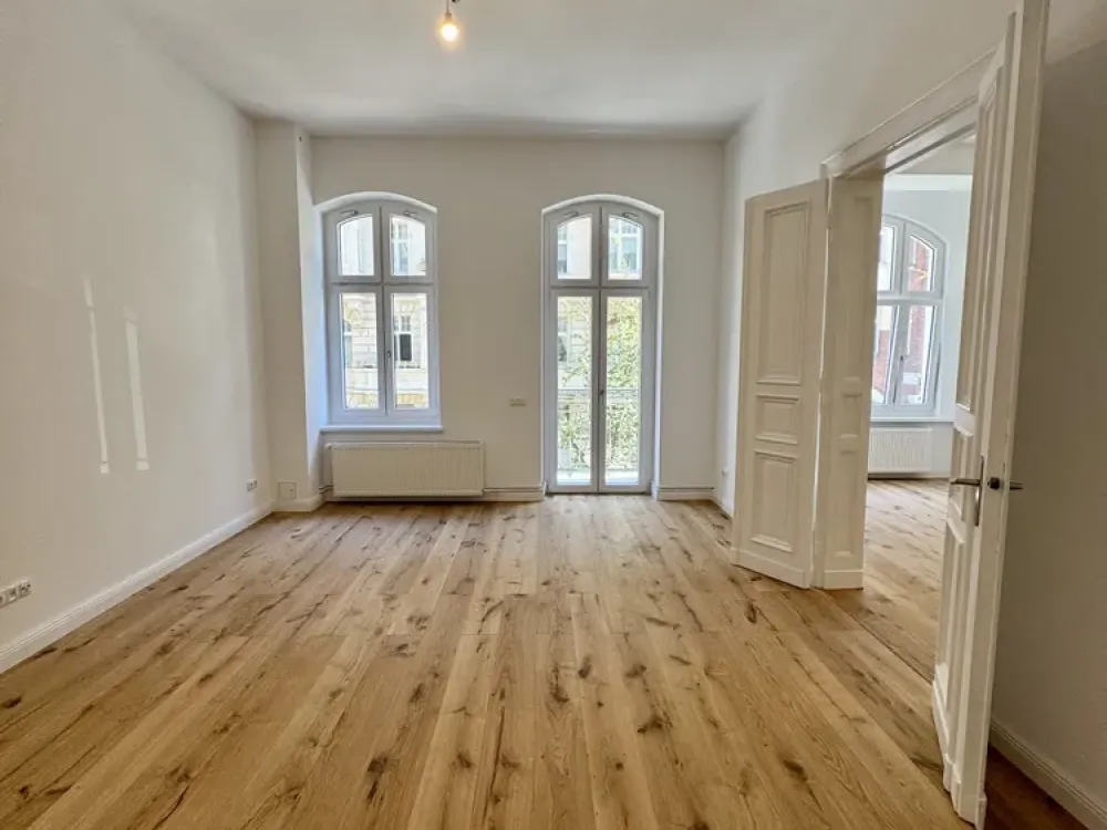 Hochwertig sanierte Altbauwohnung mit Balkon