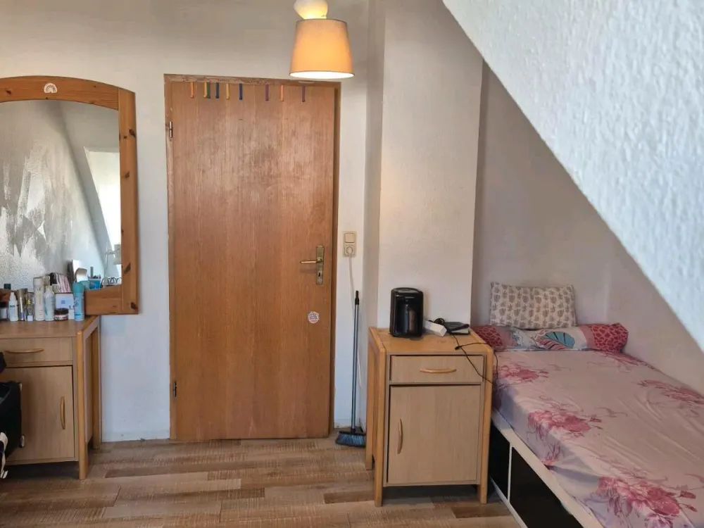 Student Room in 4-Person Shared Apartment