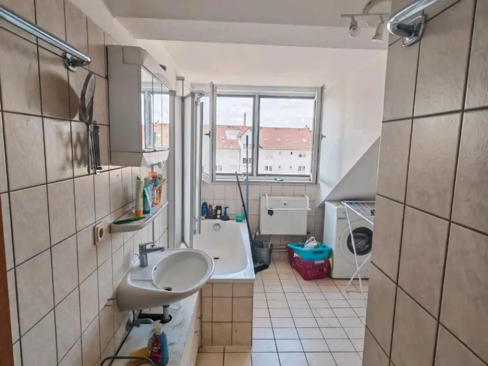 Student Room in 4-Person Shared Apartment
