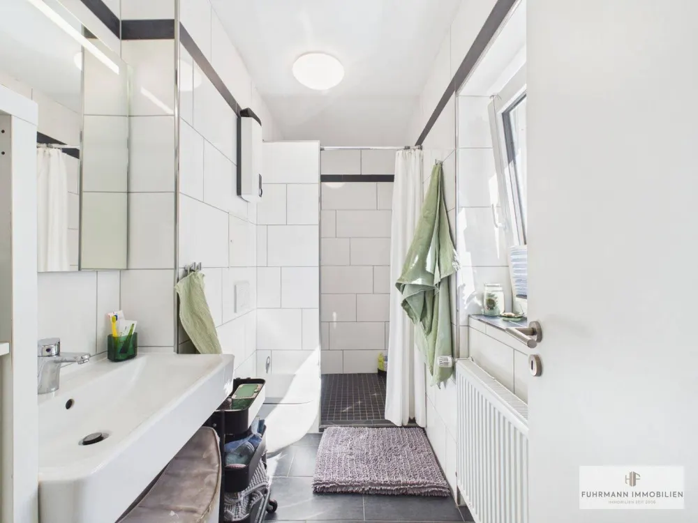 Modern wohnen: Helle 2-Zimmer-Wohnung mit Balkon und zwei direkten Balkonzugängen