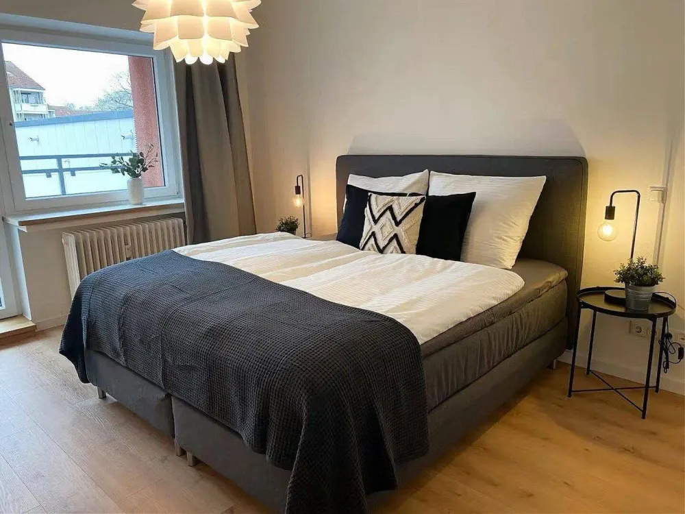Neu-renoviertes und voll möbliertes 2 Zimmer Wohnung 65m² mit Balkon