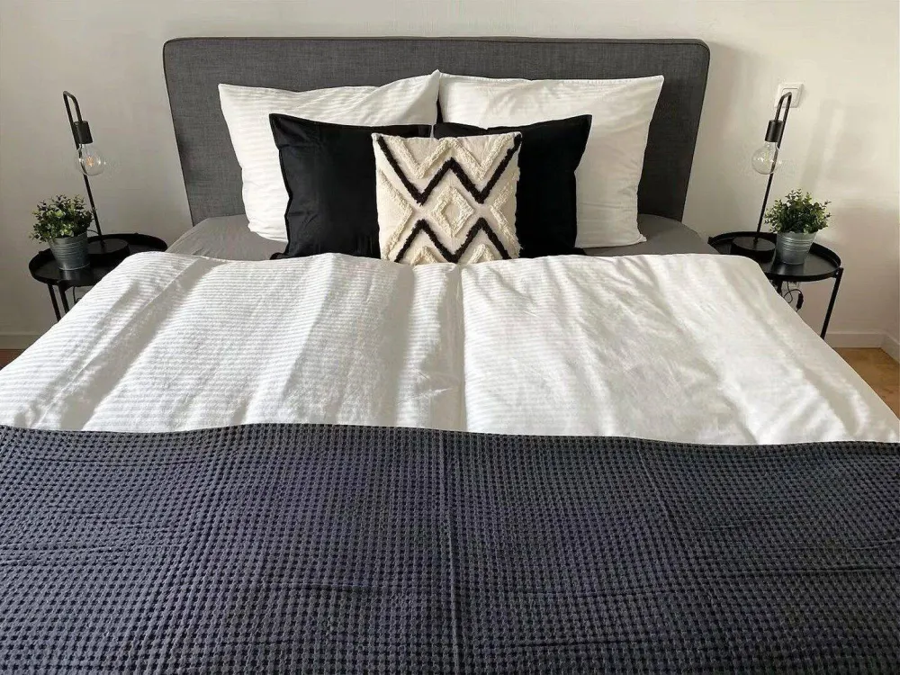 Neu-renoviertes und voll möbliertes 2 Zimmer Wohnung 65m² mit Balkon