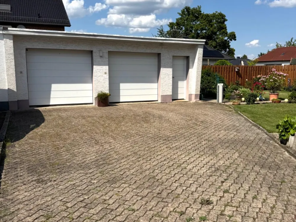 Frisch renovierte 3-Zimmer-Erdgeschosswohnung mit ca. 90 m² und Garage