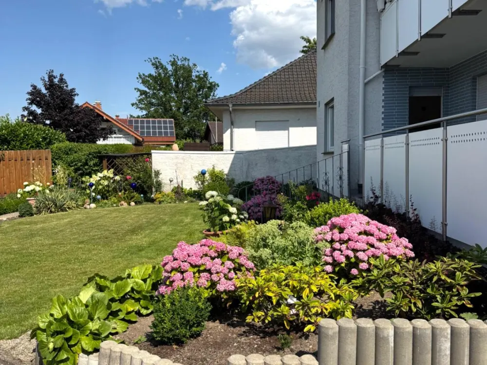 Frisch renovierte 3-Zimmer-Erdgeschosswohnung mit ca. 90 m² und Garage
