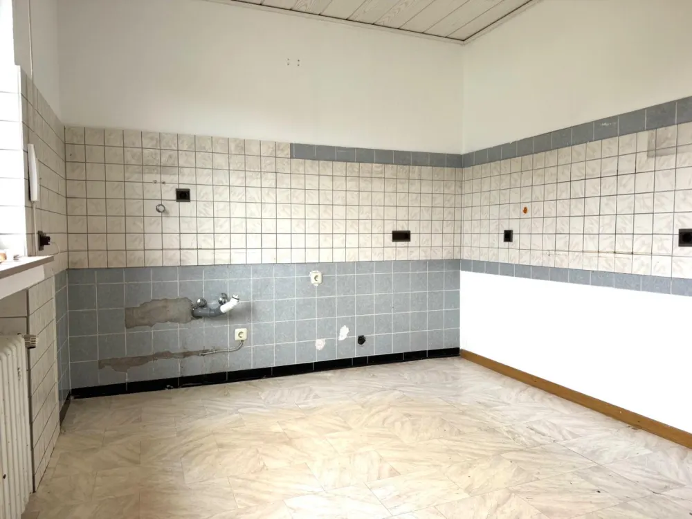 Frisch renovierte 3-Zimmer-Erdgeschosswohnung mit ca. 90 m² und Garage