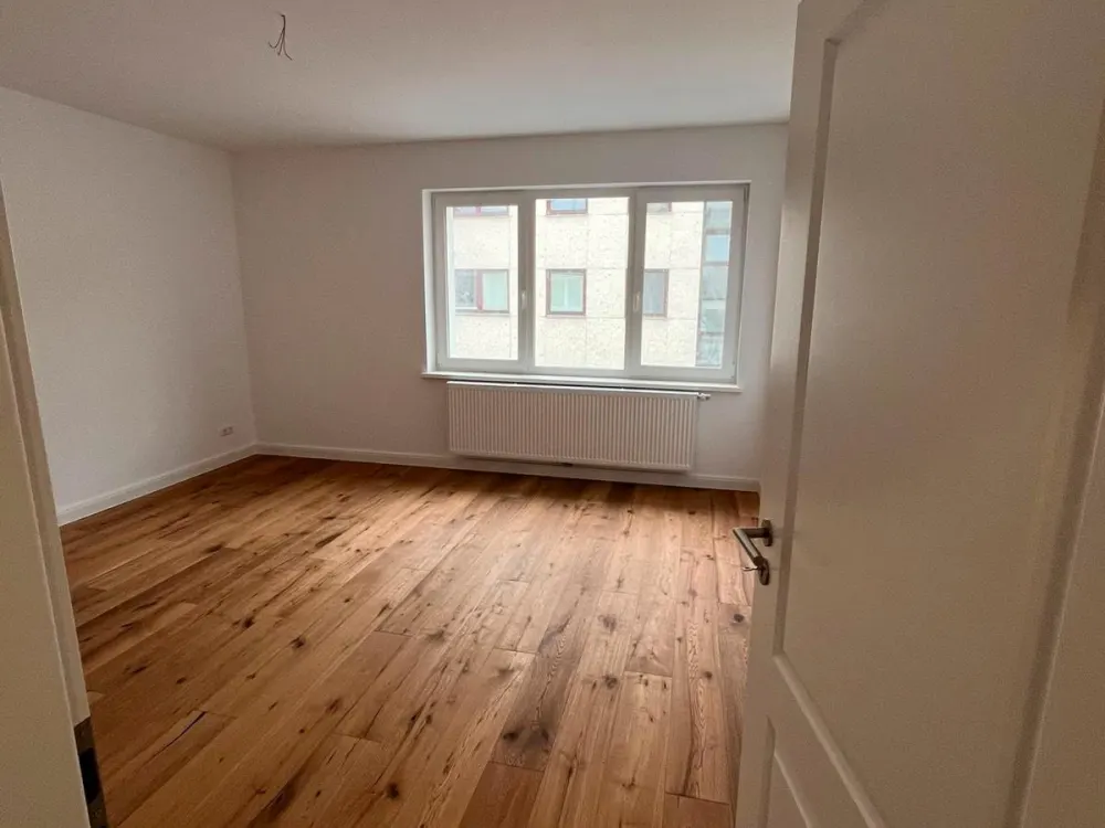 Exklusiv kernsanierte 3-Zimmer Wohnung zu vermieten