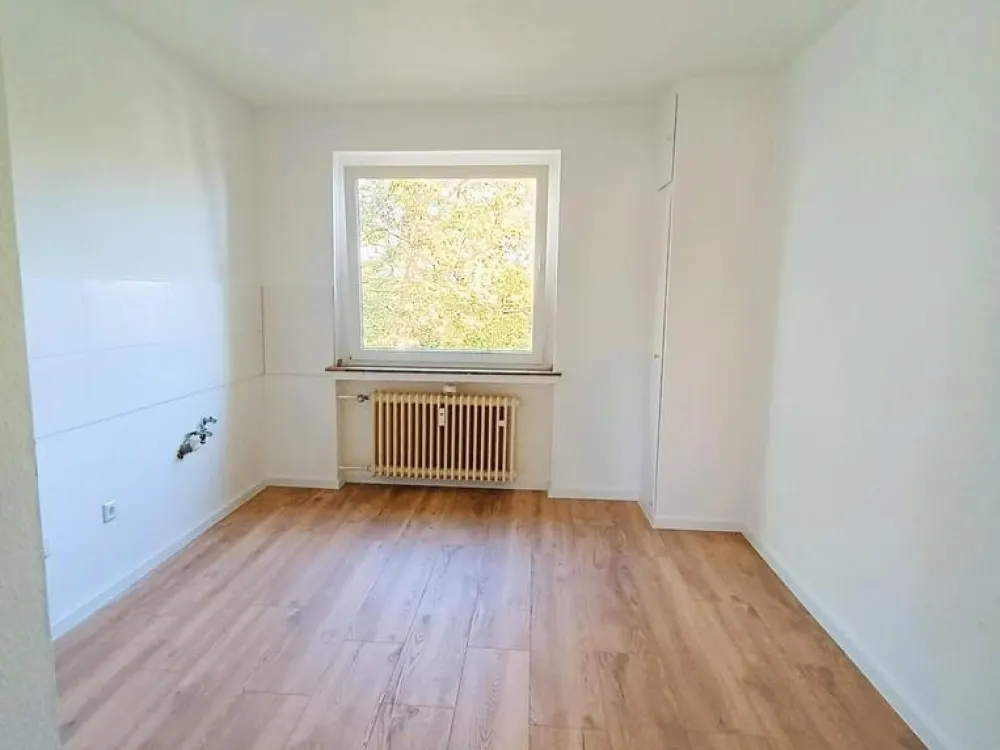 3 Zimmer Wohnung (95m²) mit Balkon - frisch renoviert