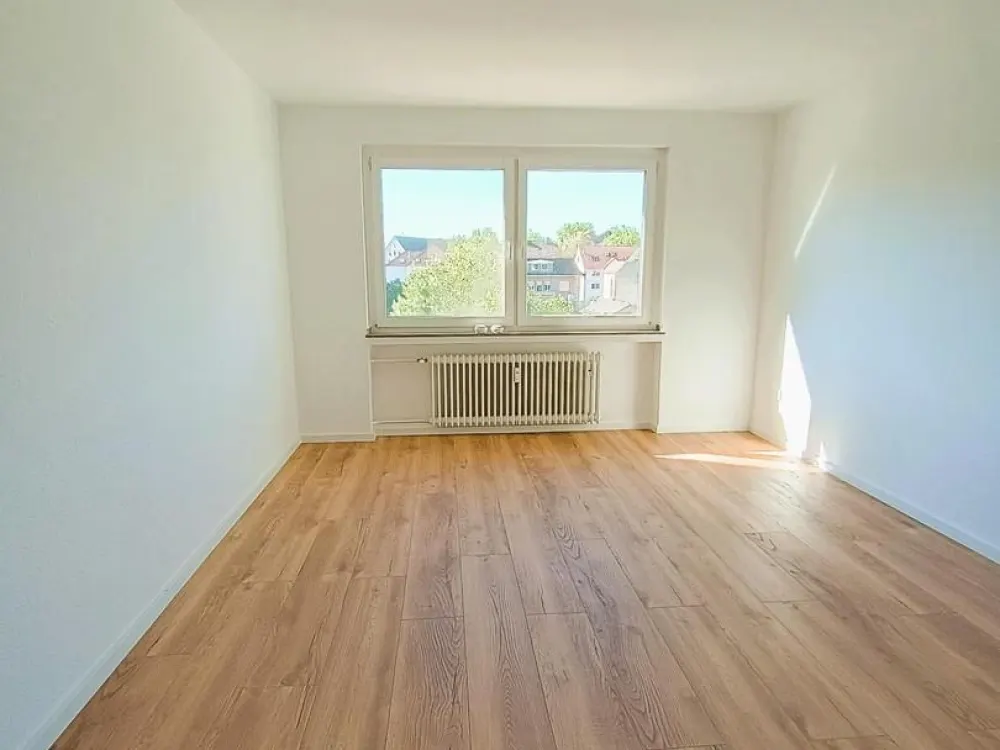 3 Zimmer Wohnung (95m²) mit Balkon - frisch renoviert