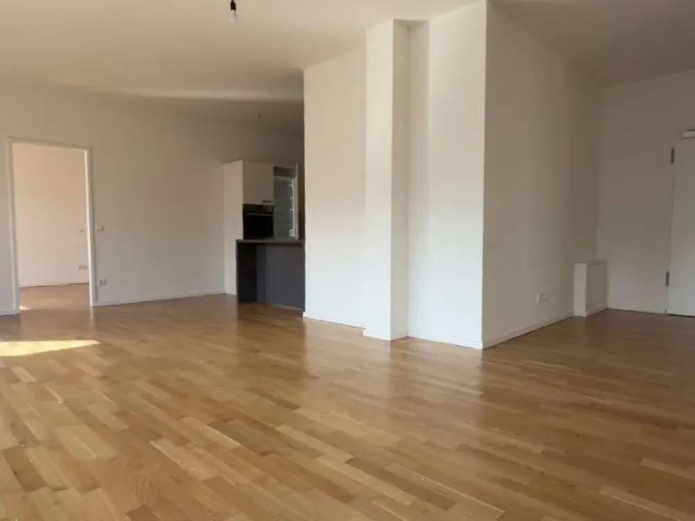 Moderne 3-Zimmerwohnung mit zwei Balkonen und Einbauküche