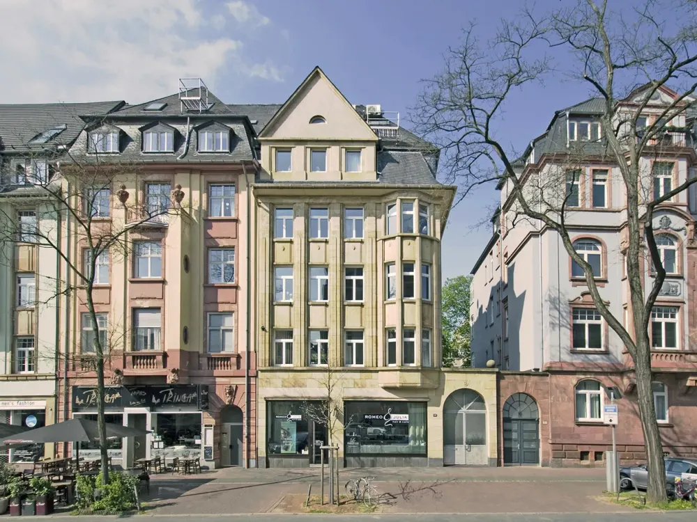 Großzügige, WG-geeignete, sanierte Altbau-Maisonettewohnung nahe Mainufer