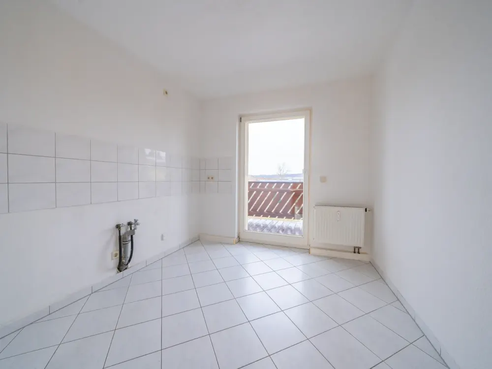 Helle 3-Raumwohnung mit Balkon * 2. OG * SP * Laminat * Bad m. Wanne * Küche m. Fenster * TOP