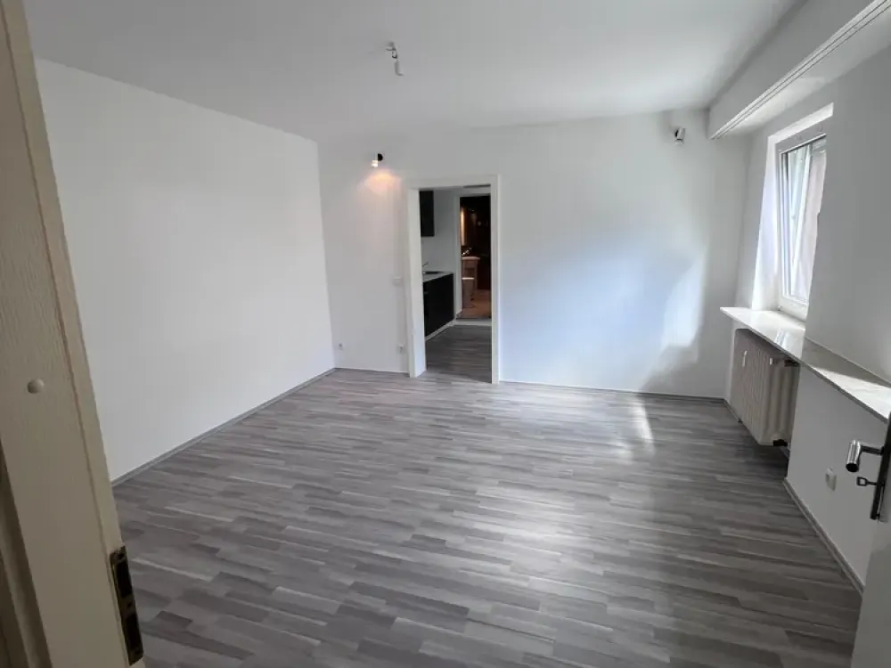 Neu renovierte Erdgeschosswohnung mit Einbauküche