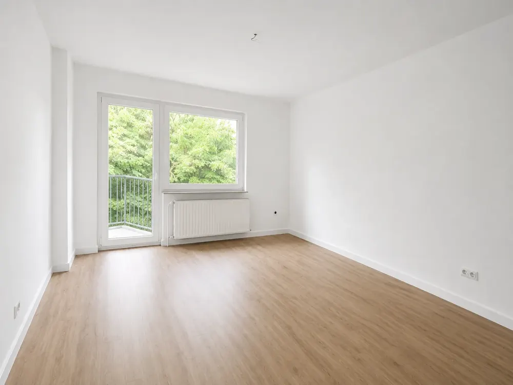 Erstbezug nach Sanierung mit Balkon und Einbauküche