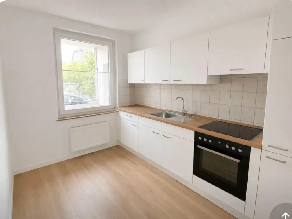Erstbezug nach Sanierung mit Balkon und Einbauküche