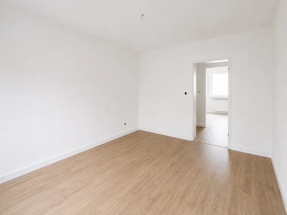 Erstbezug nach Sanierung mit Balkon und Einbauküche