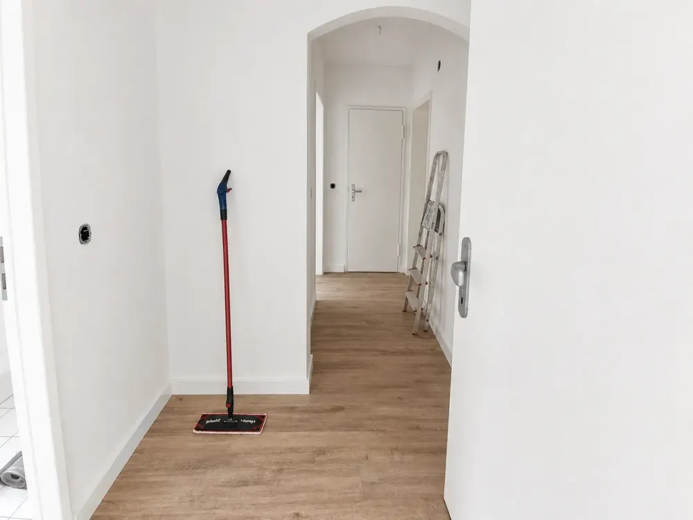 Erstbezug nach Sanierung mit Balkon und Einbauküche
