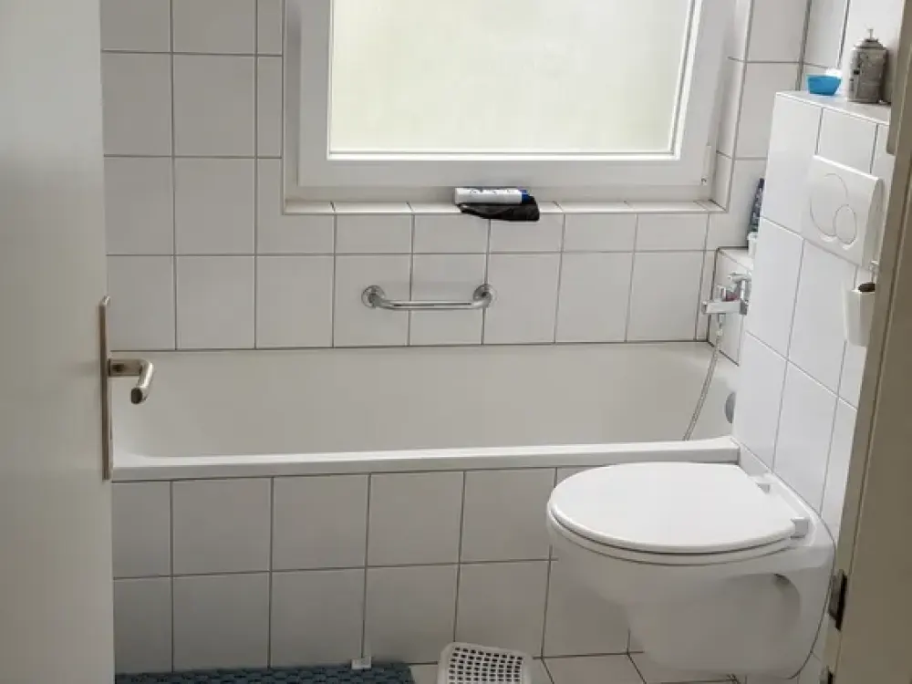 Erstbezug nach Sanierung mit Balkon und Einbauküche
