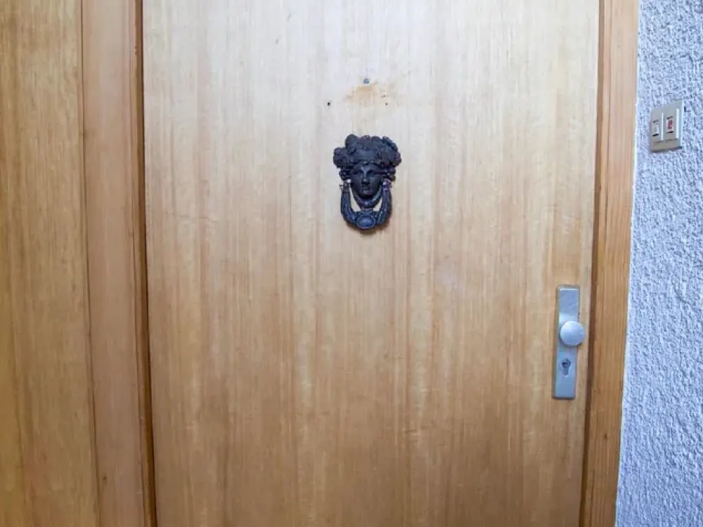 Wunderschöne Altbauwohnung mit Stuckelementen in top Lage; Küche inkludiert.