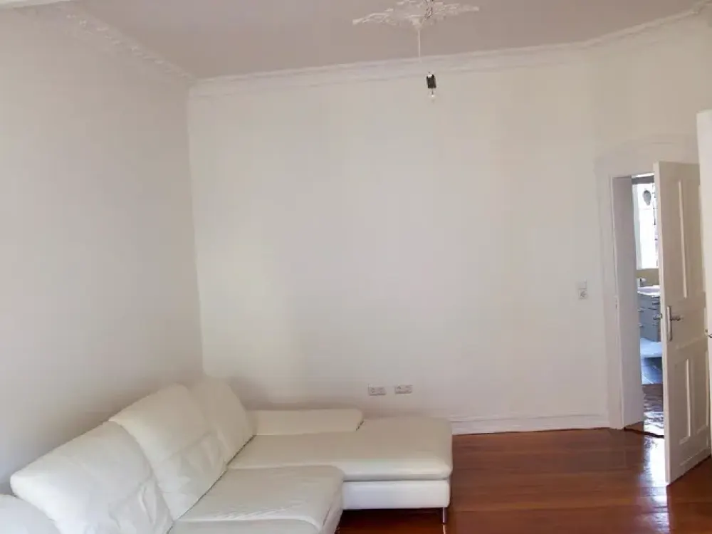 Wunderschöne Altbauwohnung mit Stuckelementen in top Lage; Küche inkludiert.