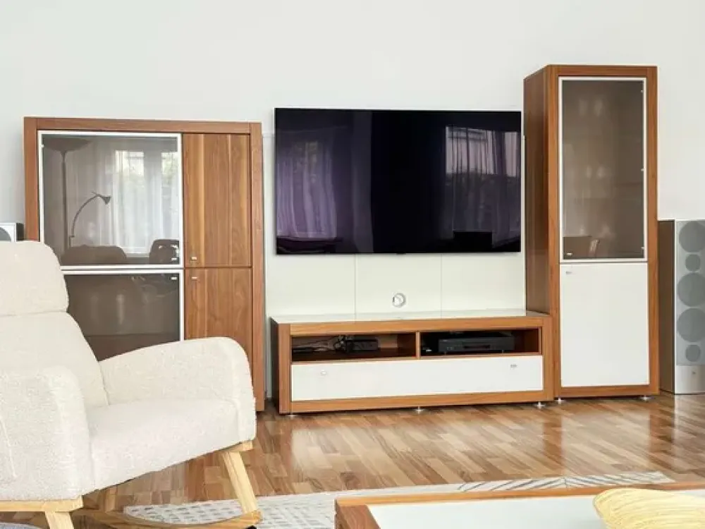 Komplett möbliert - bezugsfertig - 3 Zimmer - Balkon