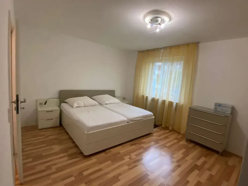 Komplett möbliert - bezugsfertig - 3 Zimmer - Balkon