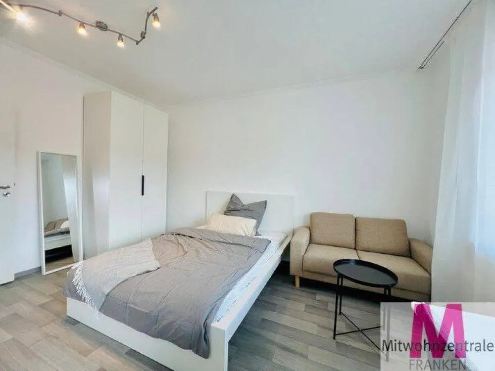 Frisch renoviertes und möbliertes WG Zimmer