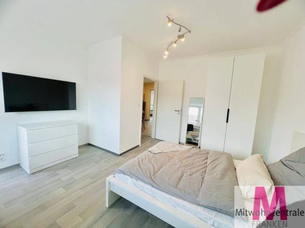Frisch renoviertes und möbliertes WG Zimmer