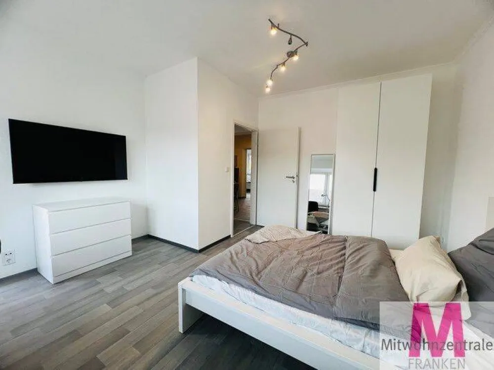 Frisch renoviertes und möbliertes WG Zimmer