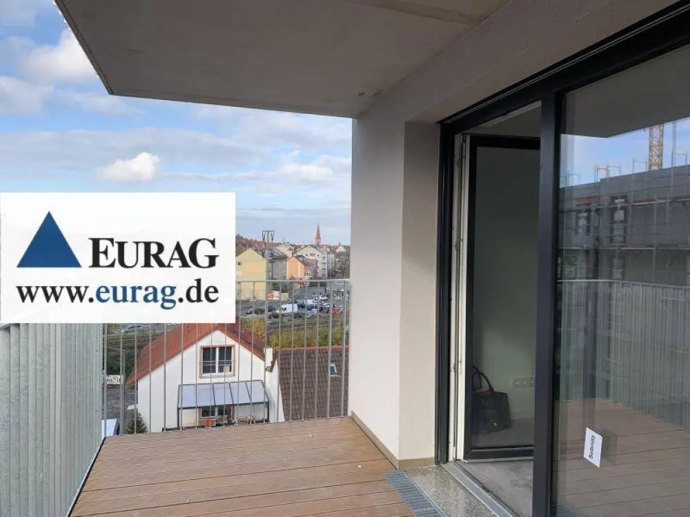 N-Schweinau: Erstbezug! Geräumige 3-Zi-Whg. (2.OG) mit EBK, 2 Balkone, Aufzug und TG-SP