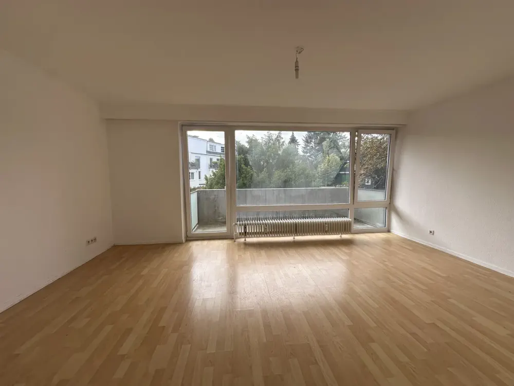 Beautiful 2-Room Apartment with Balcony! Suitable for Shared Living!
