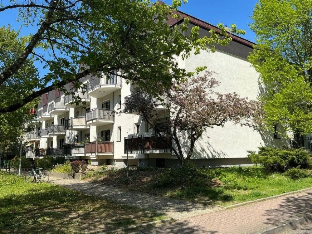 Großzügige 2-Zimmer-Wohnung zentral gelegen mit Balkon!
