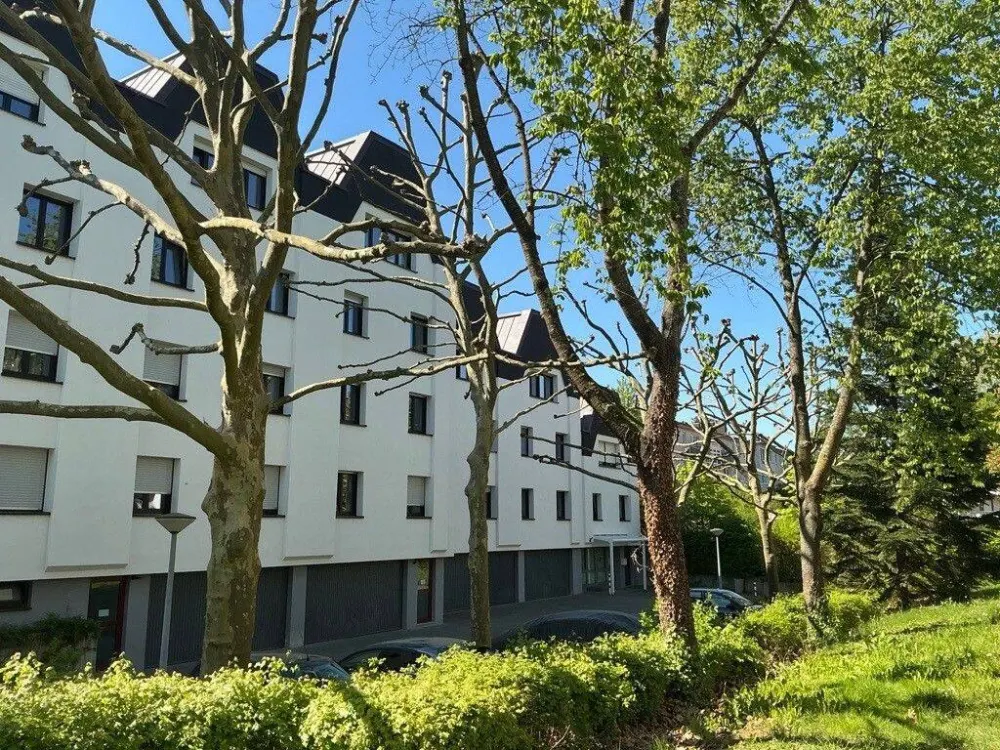 Großzügige 2-Zimmer-Wohnung zentral gelegen mit Balkon!