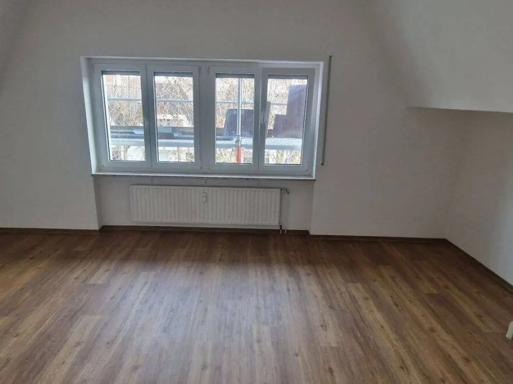 Großzügige 2-Zimmer-Wohnung zentral gelegen mit Balkon!