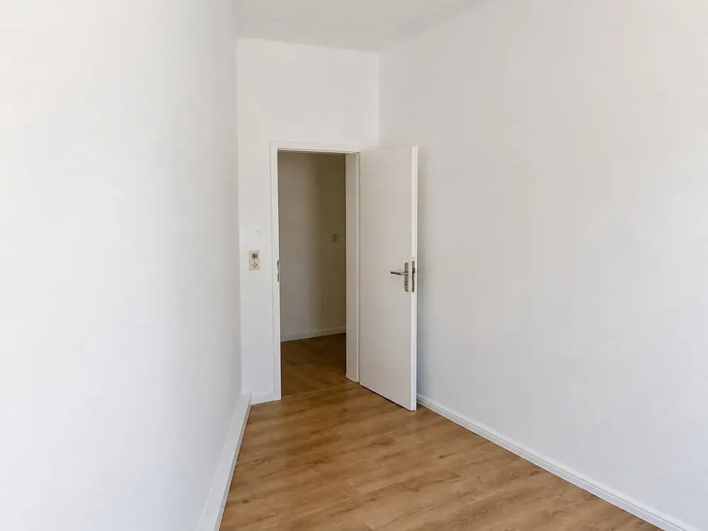 Bright Renovated 3-Room Apartment in Leipzigerstr.