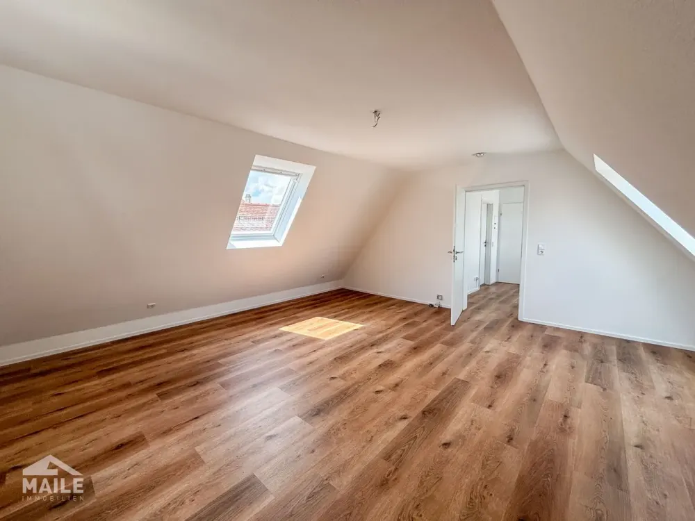 Bright 1.5-Room Attic Apartment with Fitted Kitchen in the Beautiful Cannstatter Old Town