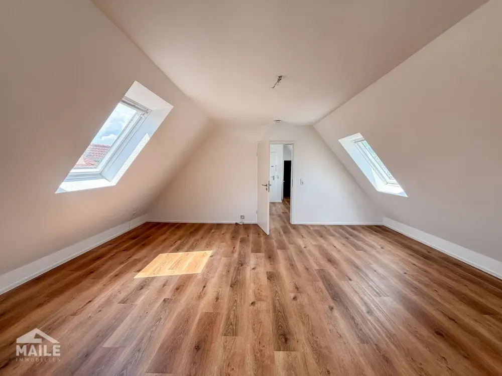 Bright 1.5-Room Attic Apartment with Fitted Kitchen in the Beautiful Cannstatter Old Town