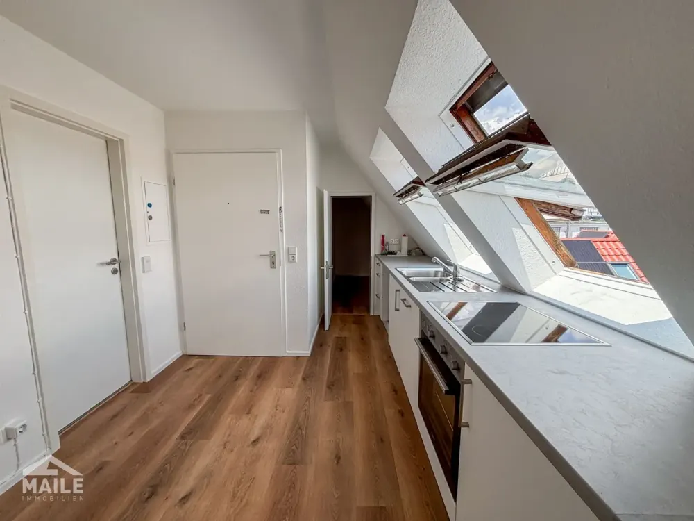 Bright 1.5-Room Attic Apartment with Fitted Kitchen in the Beautiful Cannstatter Old Town