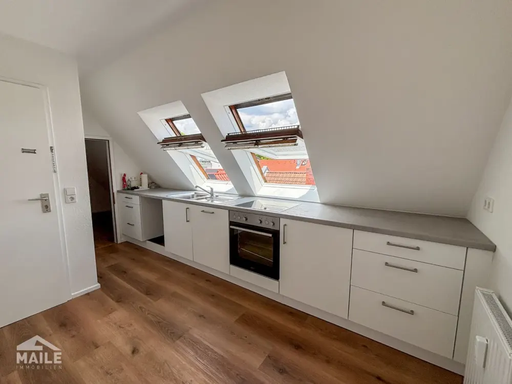 Bright 1.5-Room Attic Apartment with Fitted Kitchen in the Beautiful Cannstatter Old Town