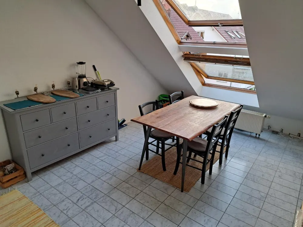 Besondere 2,5-Zi.-Maisonetten-Whg., zentral, möbl., mit Stellpl.