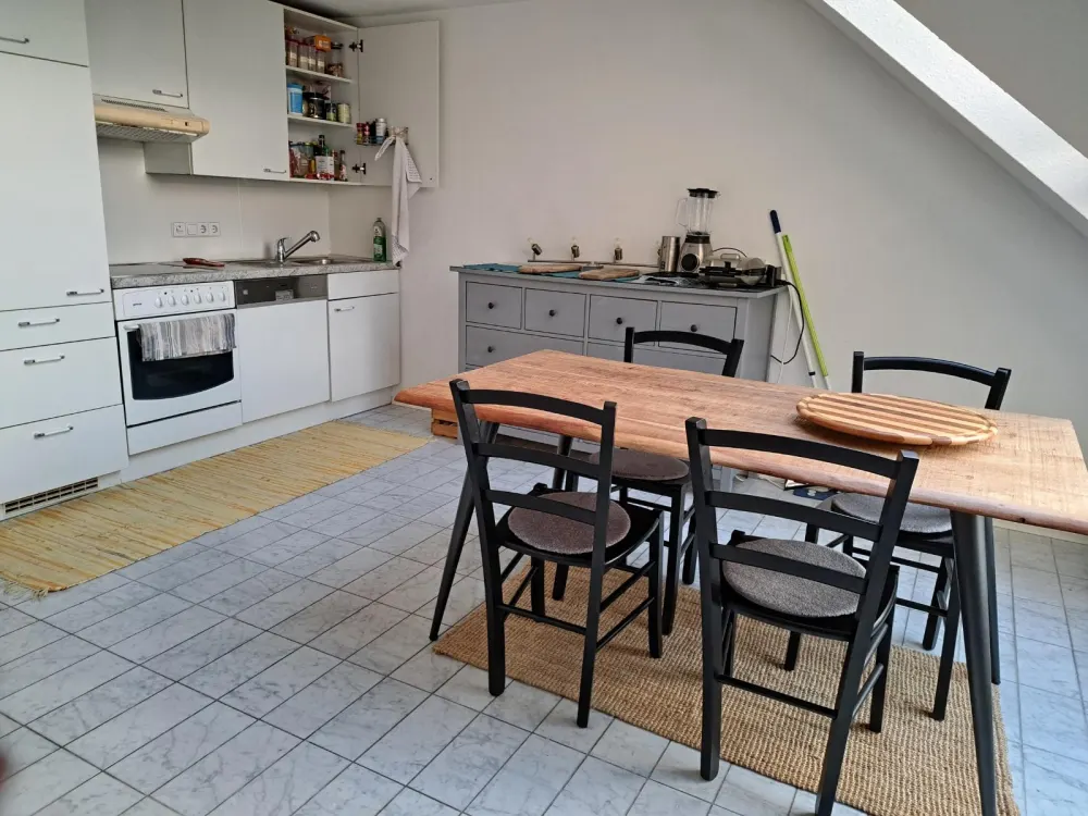 Besondere 2,5-Zi.-Maisonetten-Whg., zentral, möbl., mit Stellpl.
