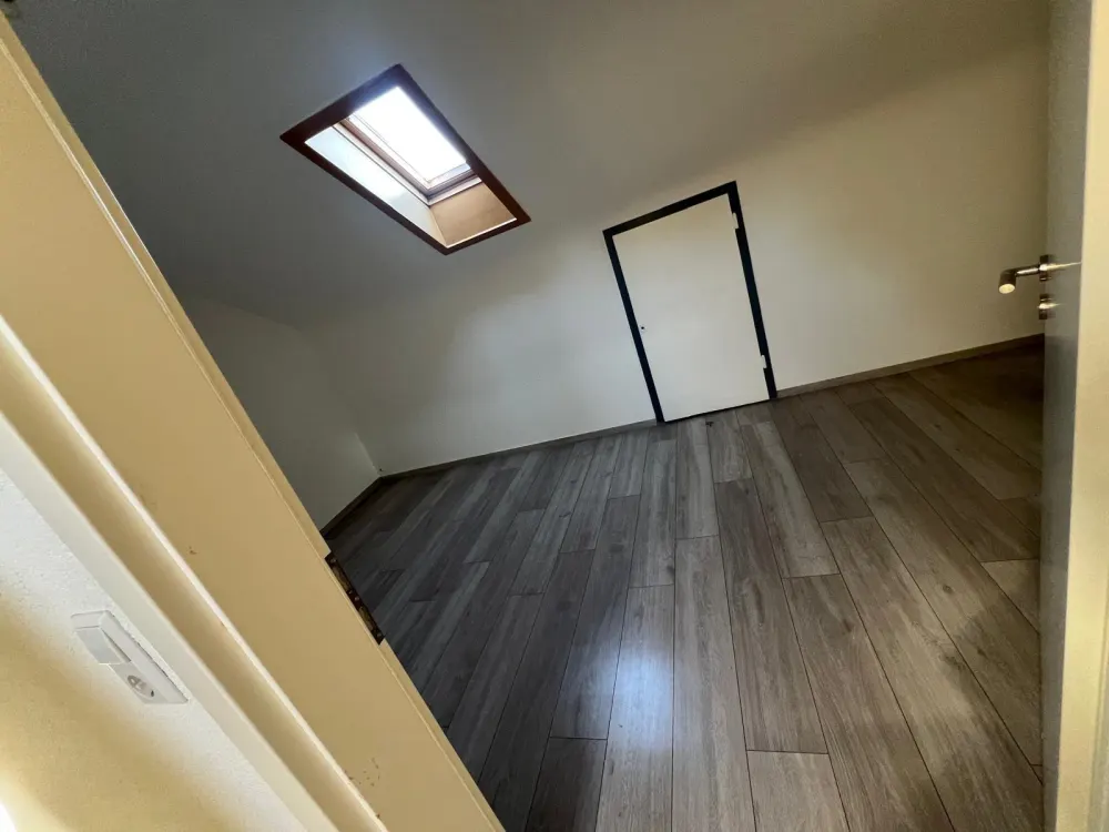 2 Zimmer-Wohnung / Dachgeschoss ca.35m / Warmmiete 700€