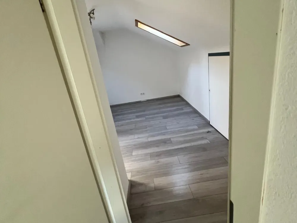 2 Zimmer-Wohnung / Dachgeschoss ca.35m / Warmmiete 700€