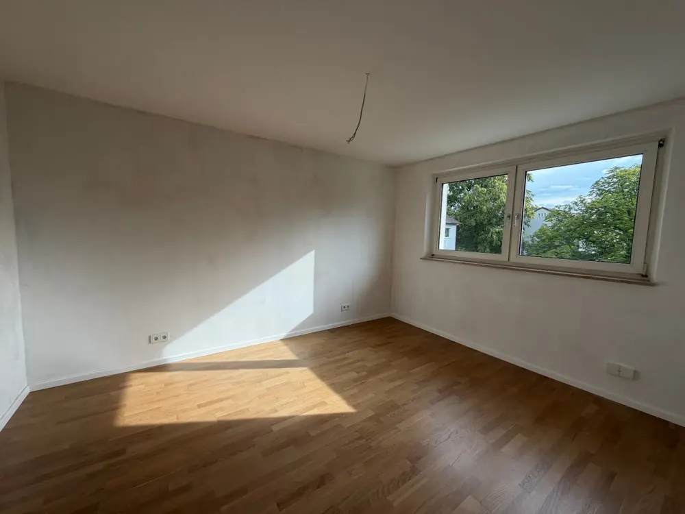Geräumige 4-Zimmer-Wohnung mit EBK in Erlangen